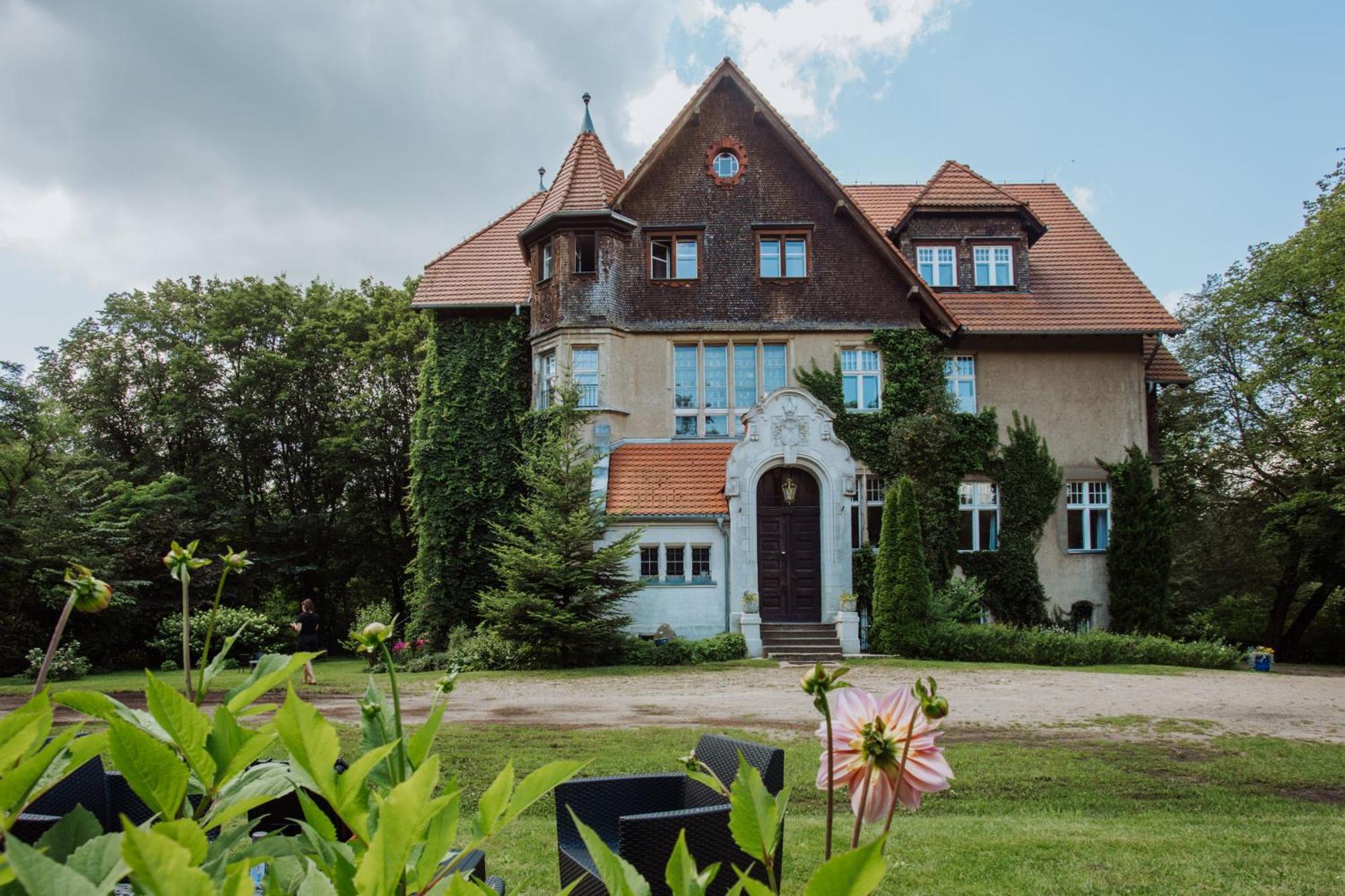 Palac Mysliwski Orle Solutions Mirosławiec Exteriör bild