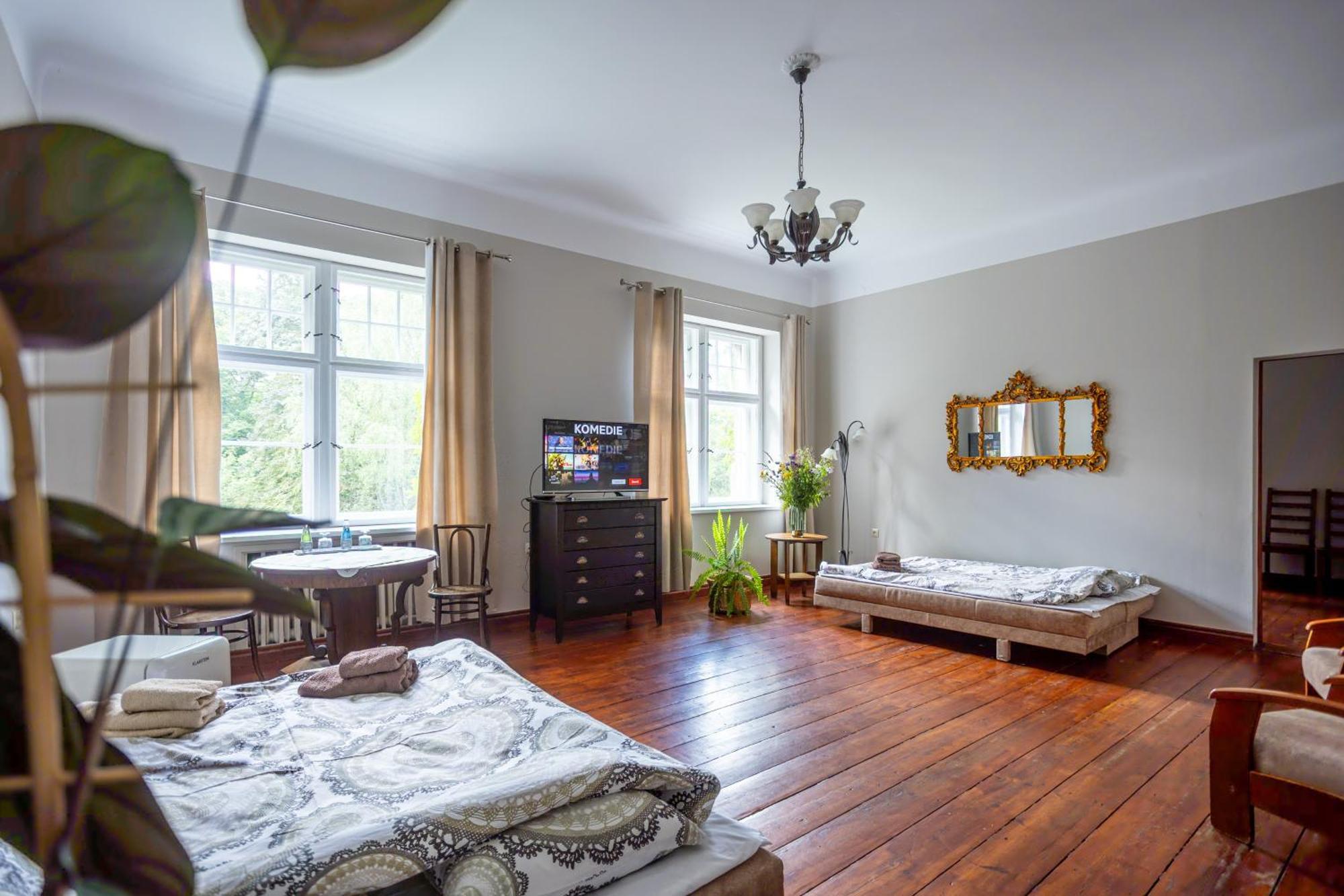 Palac Mysliwski Orle Solutions Mirosławiec Exteriör bild
